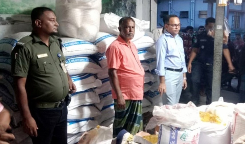 কুমিল্লায় মুদি দোকানে অভিযান চালিয়ে টিসিবির ১ হাজার ৪৪২ লিটার তেল জব্দ